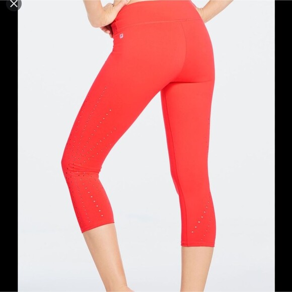 ⭐NWOT Red Fabletics Powerhold Compression Leggings⭐ - Picture 2 of 12